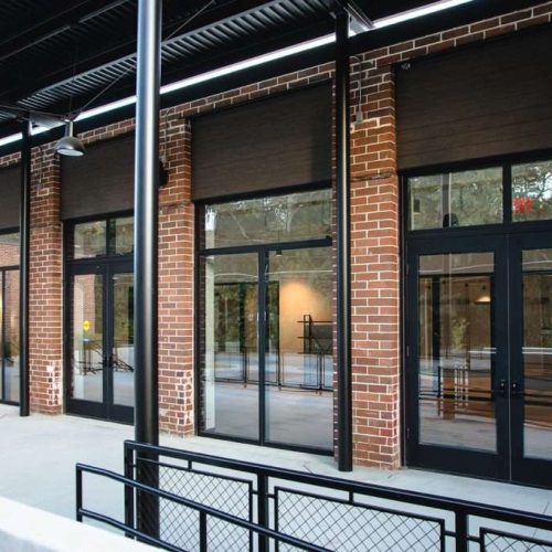 fachada-comercial-vidrio-blindex-moderna